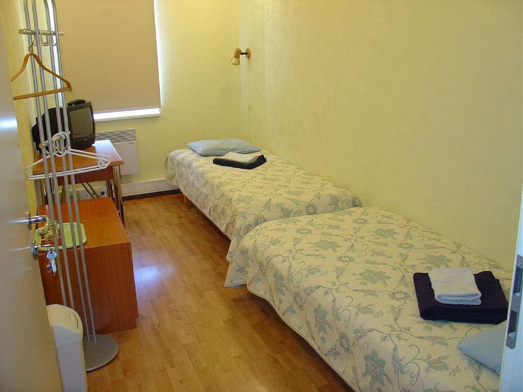 Kuressaare Airport Guest House Rum bild
