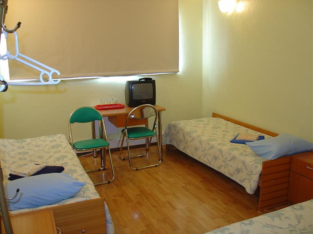 Kuressaare Airport Guest House Rum bild